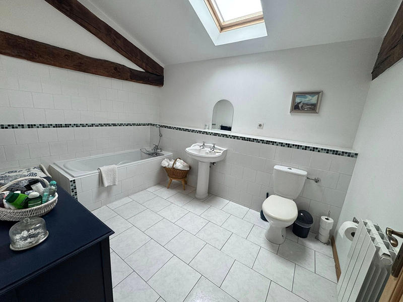 Maison - 220 m² - 7 pièces