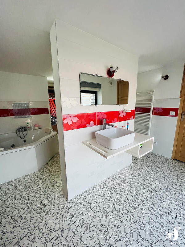 Maison - 300 m² - 8 pièces