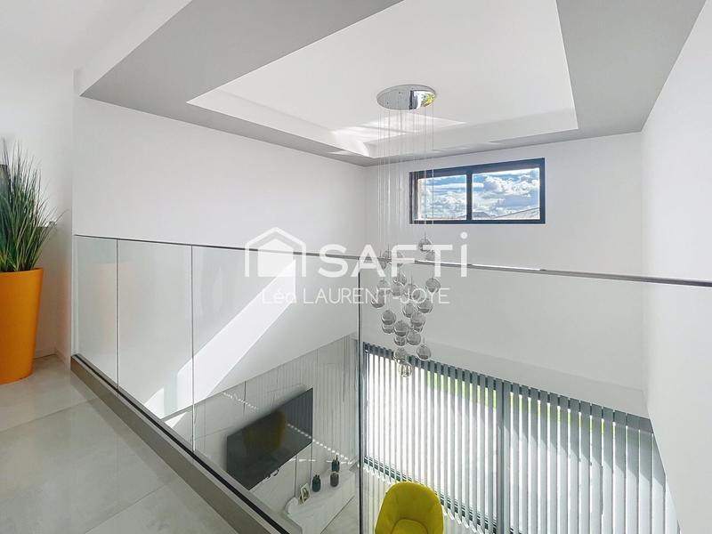 Maison - 237 m² - 7 pièces