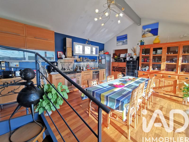 Maison - 305 m² - 10 pièces