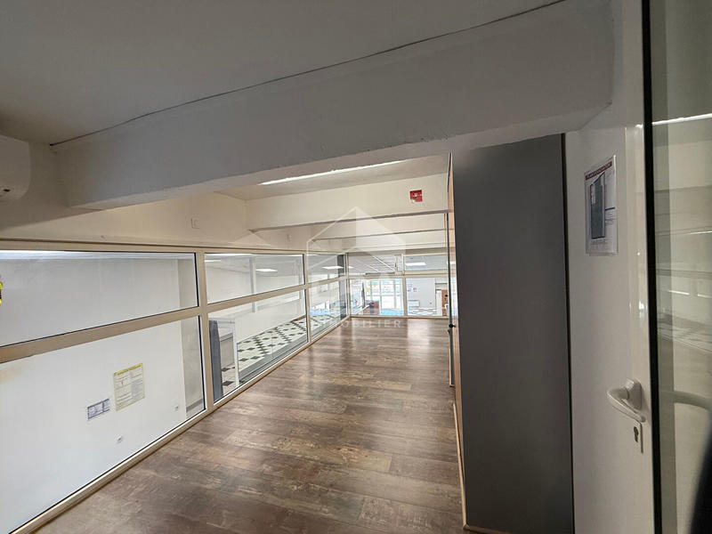 Local commercial - 177 m² - 3 pièces