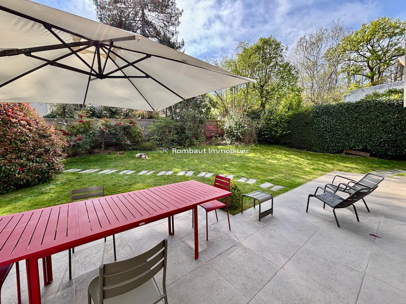 Maison - 210 m² - 9 pièces