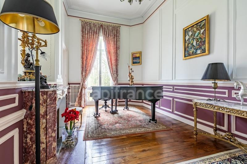 Château - 750 m² - 15 pièces