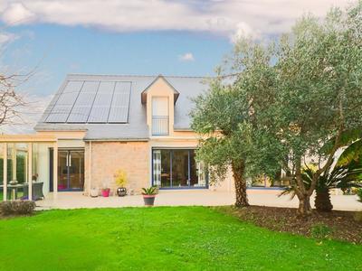 Maison - 220 m² - 7 pièces