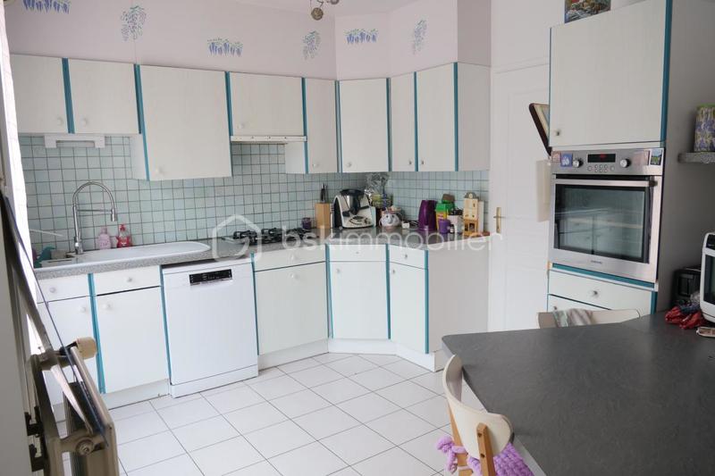 Maison - 185 m² - 8 pièces