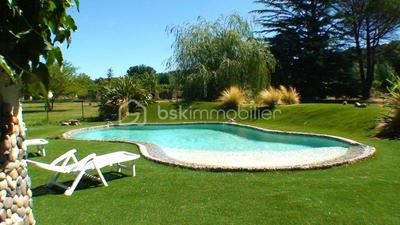 Propriété - 230 m² - 7 pièces