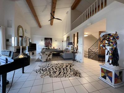 Villa - 260 m² - 8 pièces