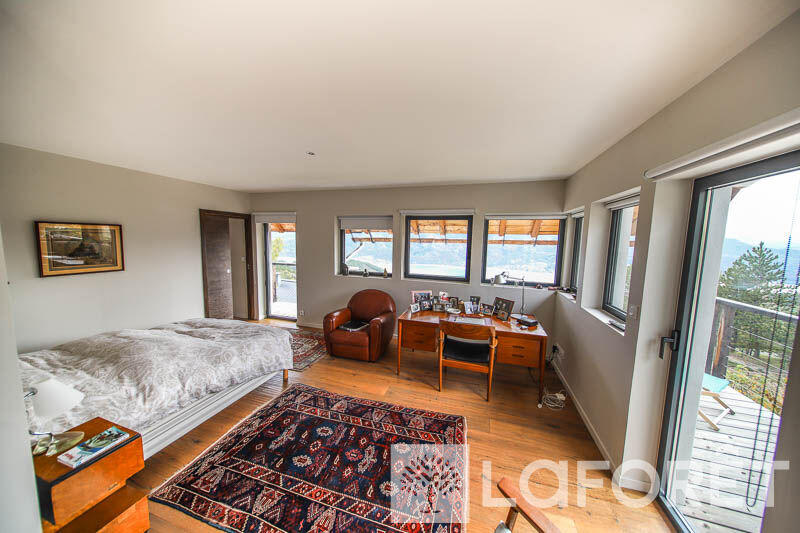 Maison - 180 m² - 4 pièces