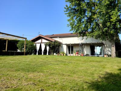Maison - 230 m² - 7 pièces