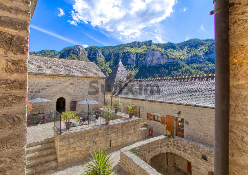 Propriété - 430 m² - 13 pièces