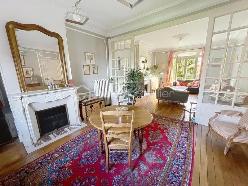 Maison de maîtres - 256 m² - 9 pièces