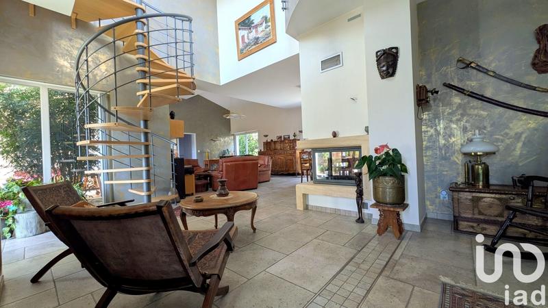 Maison - 218 m² - 6 pièces
