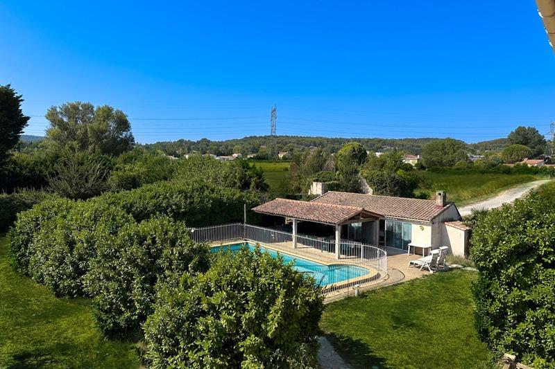 Maison - 236 m² - 9 pièces