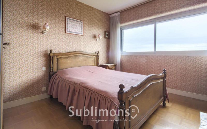 Maison - 220 m² - 9 pièces