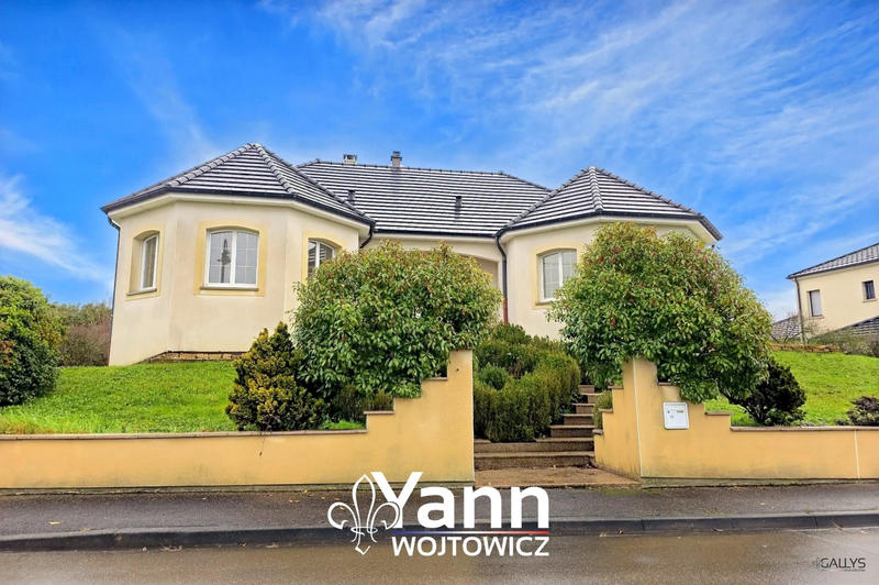 Maison - 231 m² - 7 pièces