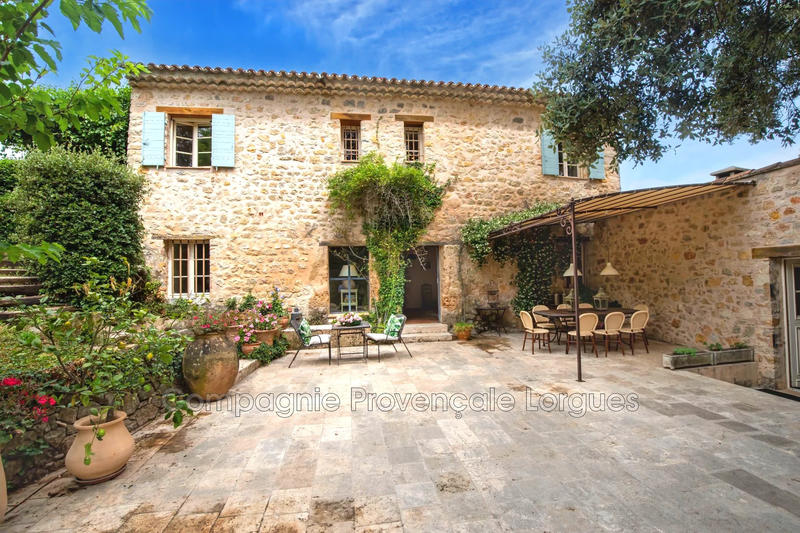 Propriété - 250 m² - 10 pièces