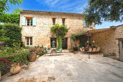 Propriété - 250 m² - 10 pièces