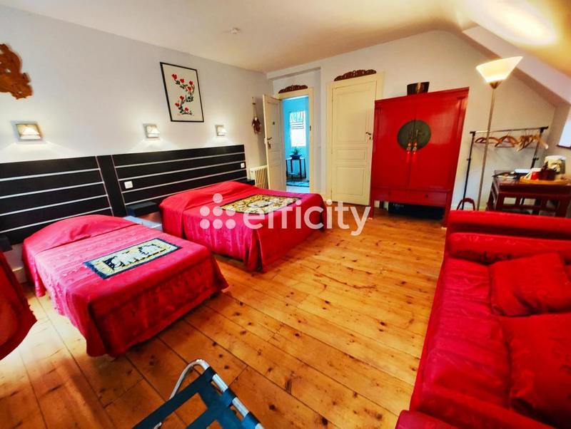 Maison - 284 m² - 10 pièces