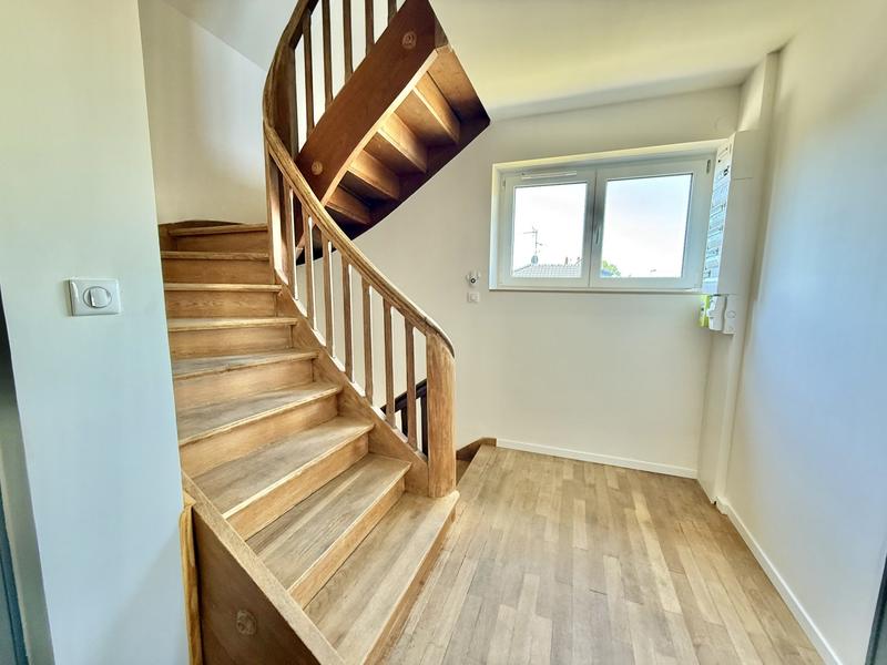 Maison - 121 m² - 7 pièces