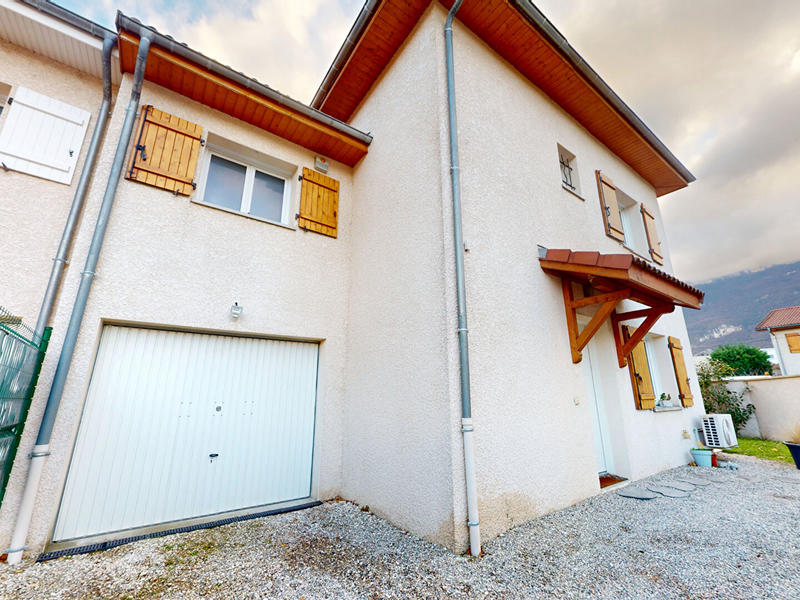 Maison - 90 m² - 5 pièces