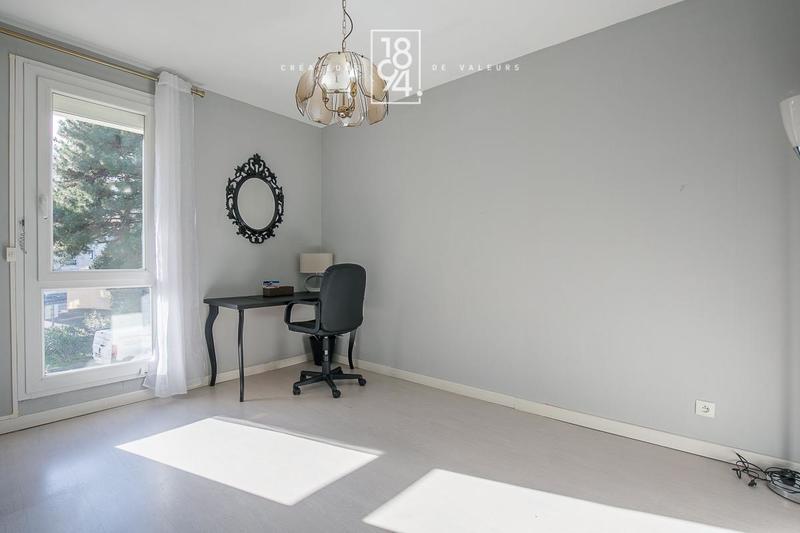 Appartement - 90 m² - 4 pièces