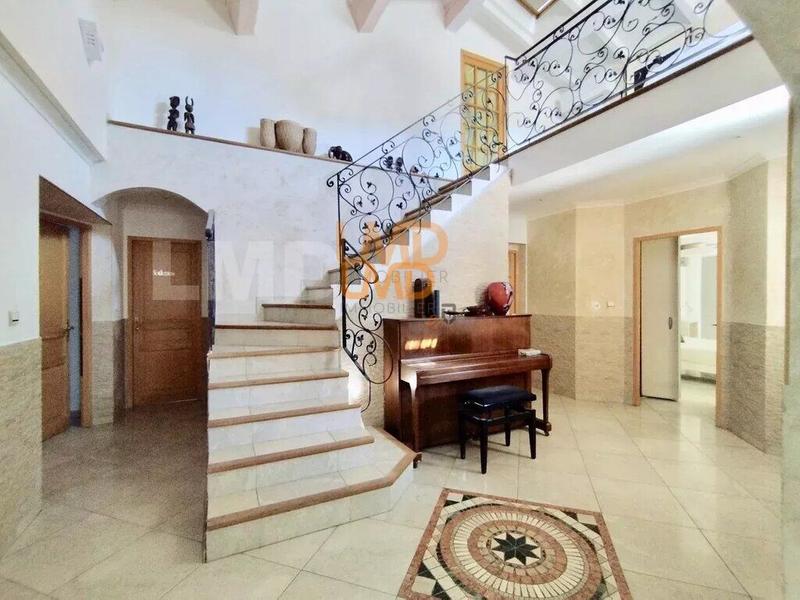 Propriété - 320 m² - 10 pièces