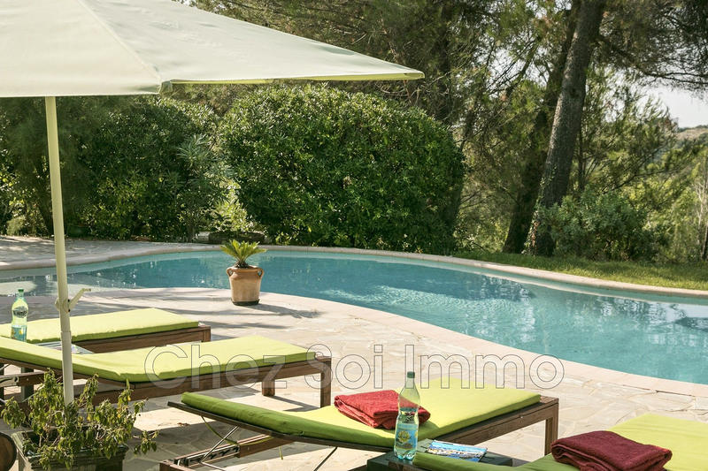 Villa - 235 m² - 8 pièces