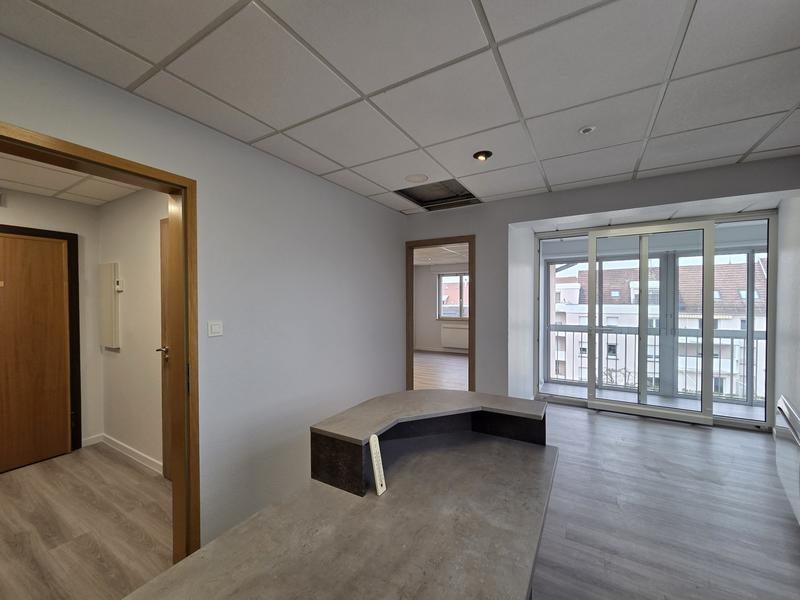 Local d'activités - 102 m² - 4 pièces