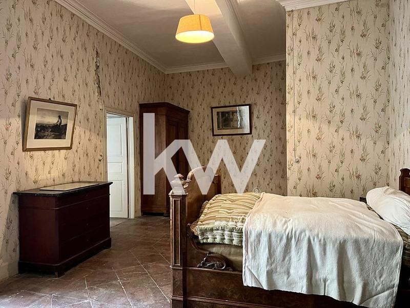 Maison - 280 m² - 5 pièces