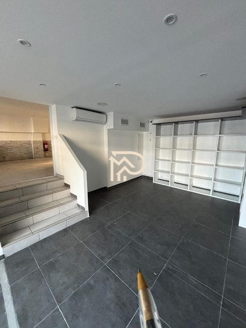 Local d'activités - 117 m²