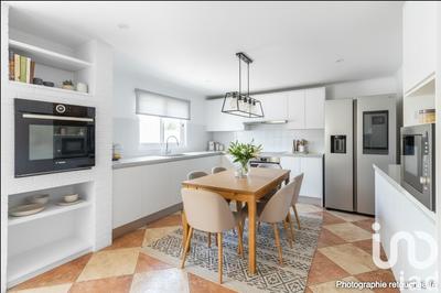 Maison - 250 m² - 8 pièces