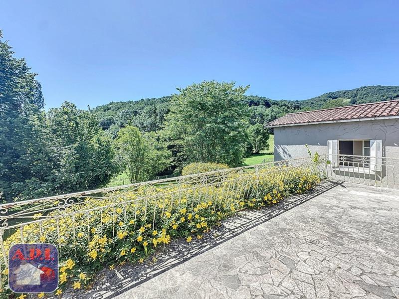 Maison - 230 m² - 6 pièces