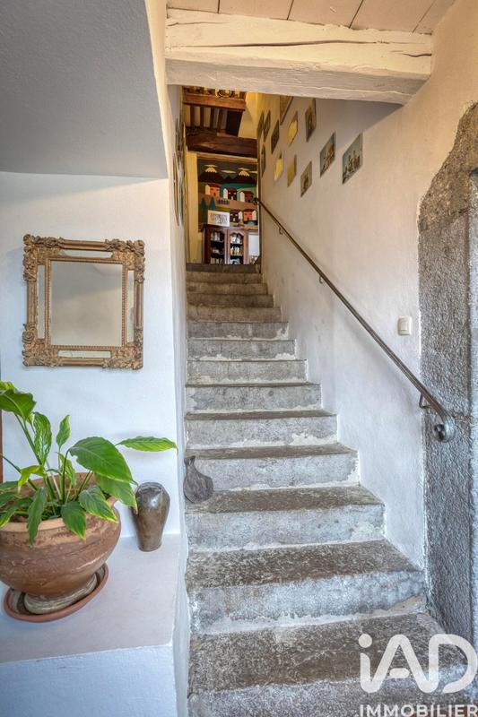 Maison - 303 m² - 8 pièces