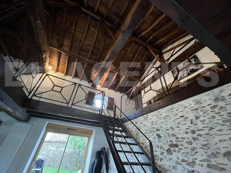 Maison - 270 m² - 10 pièces