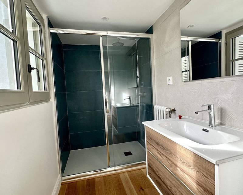 Maison - 330 m² - 10 pièces