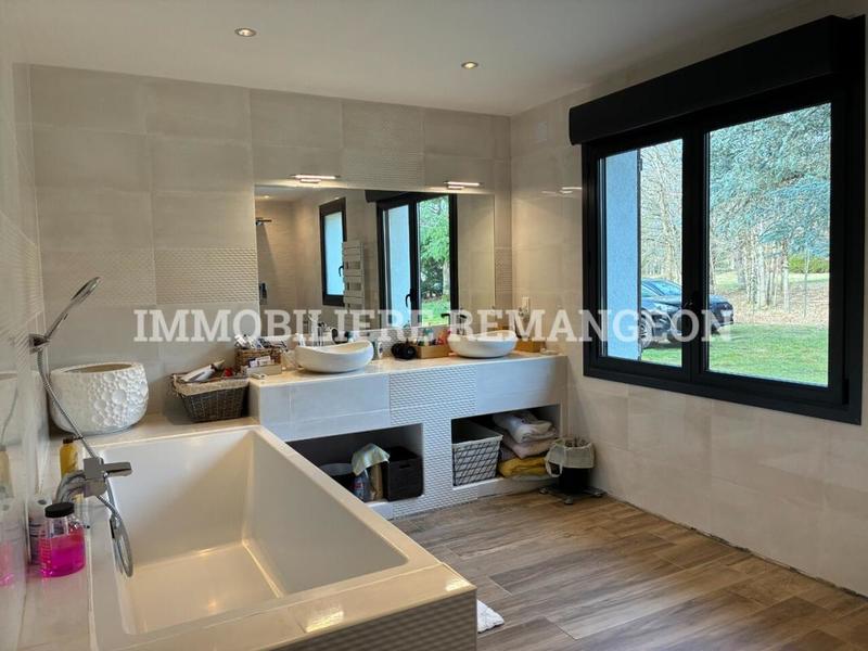 Demeure - 357 m² - 10 pièces