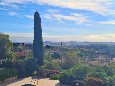 Villa - 235 m² - 7 pièces