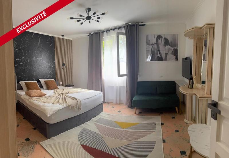 Demeure - 351 m² - 8 pièces