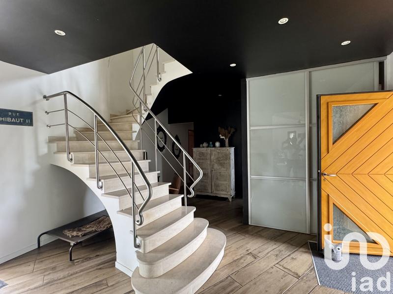 Maison - 200 m² - 7 pièces