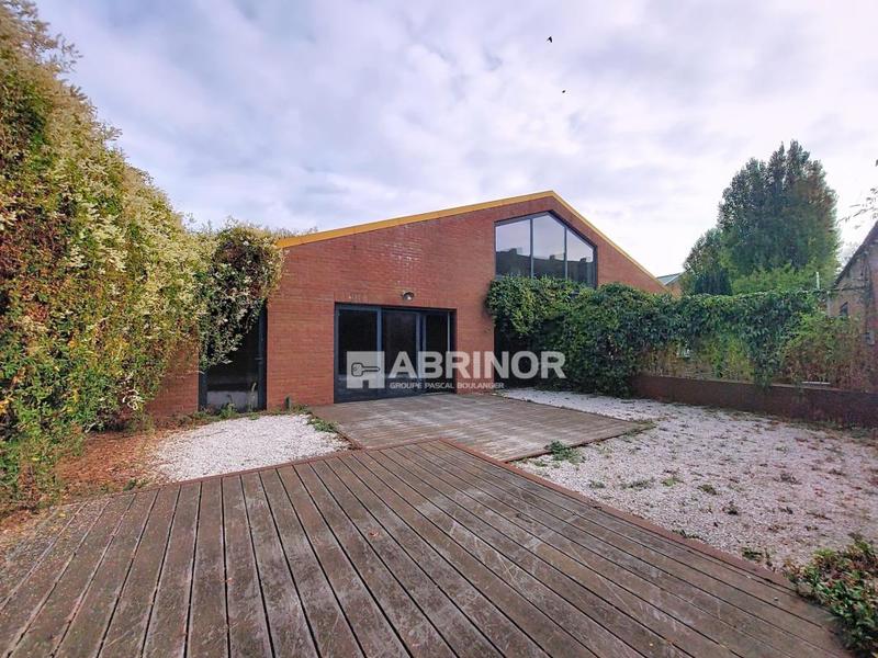 Services - 220 m² - 4 pièces