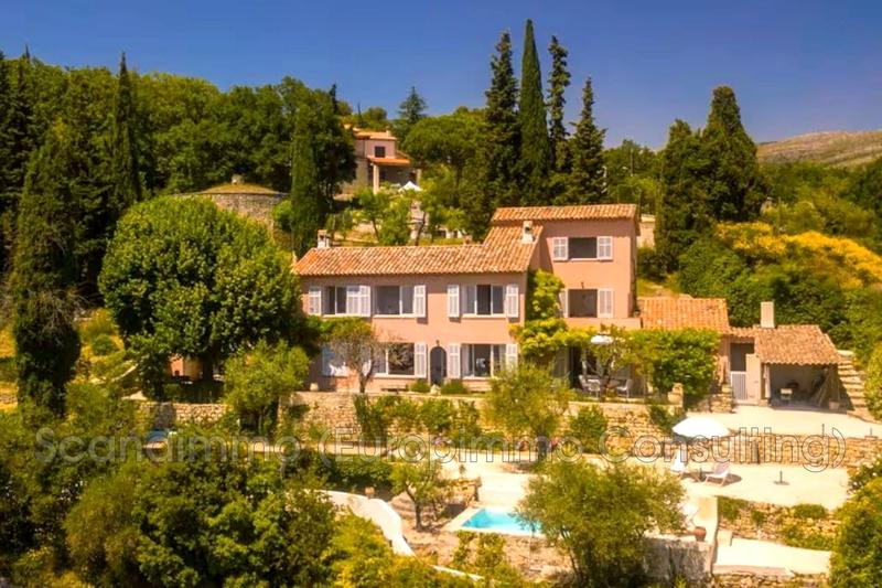 Maison - 250 m² - 9 pièces