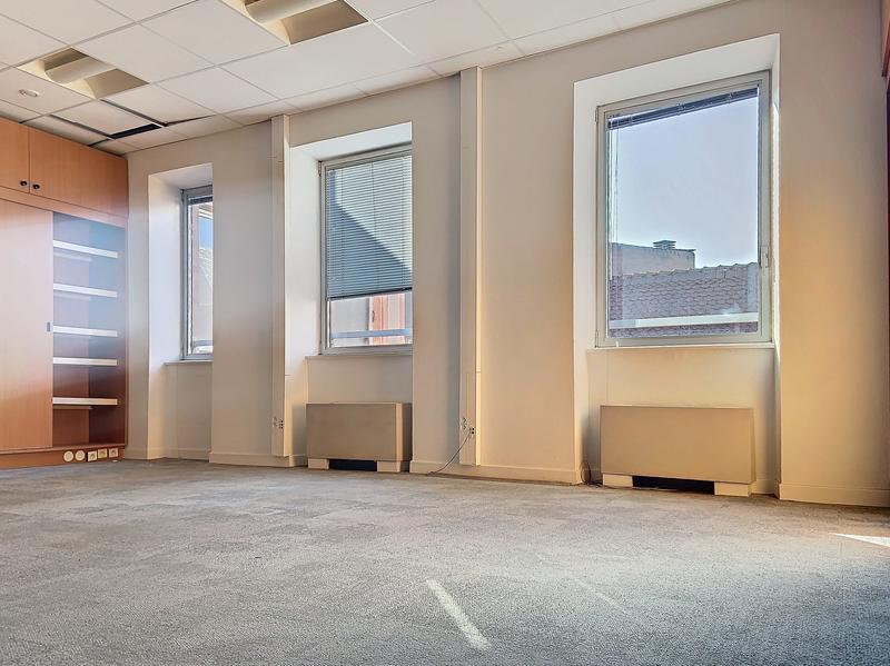 Local d'activités - 348 m² - 14 pièces