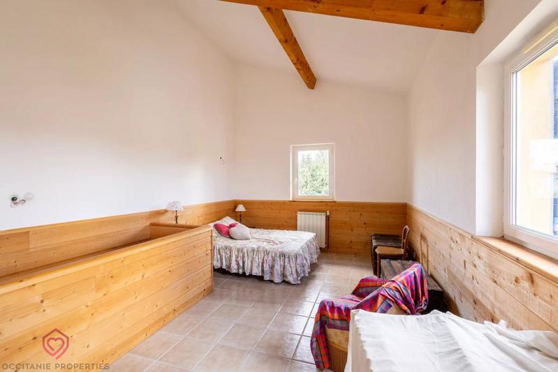 Maison - 275 m² - 10 pièces