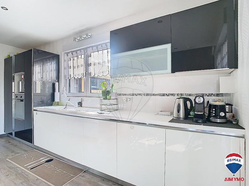 Maison - 220 m² - 6 pièces