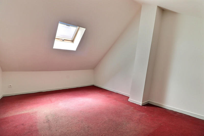 Maison - 97 m² - 8 pièces