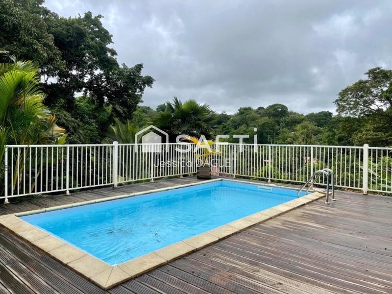 Maison - 250 m² - 8 pièces