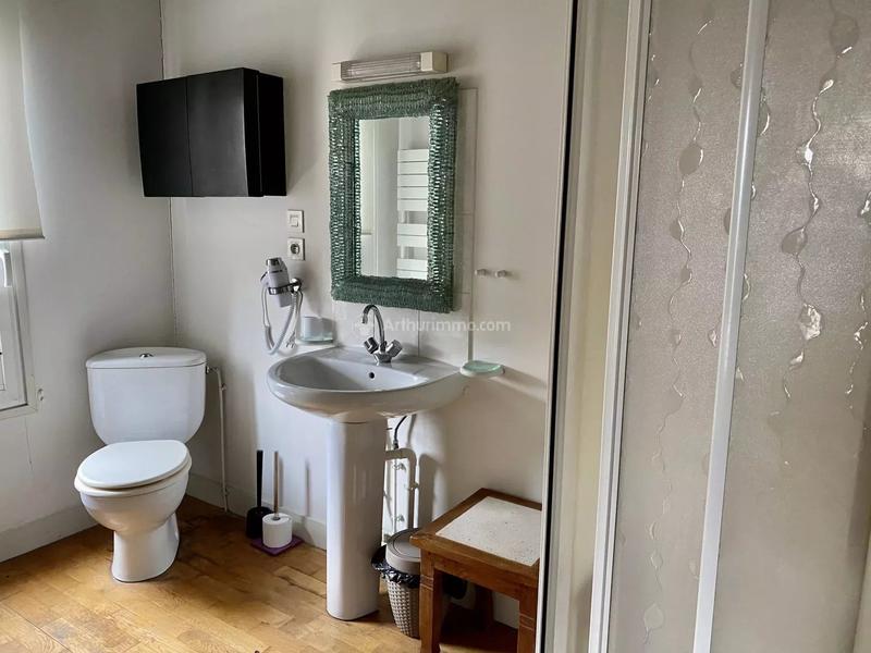 Maison - 220 m² - 8 pièces