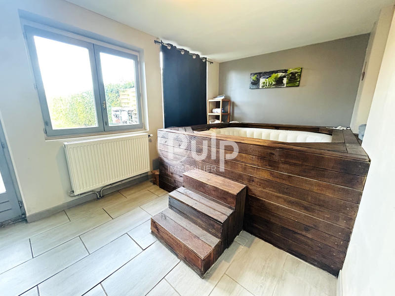 Maison - 102 m² - 8 pièces