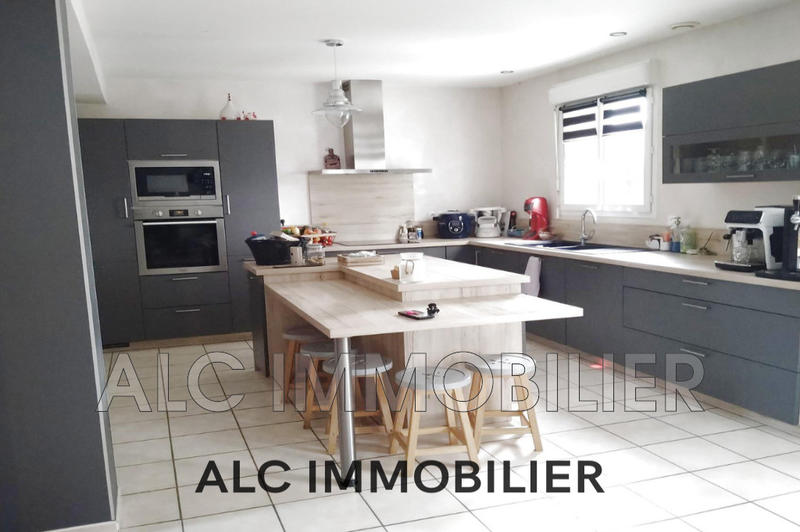 Maison - 176 m² - 9 pièces