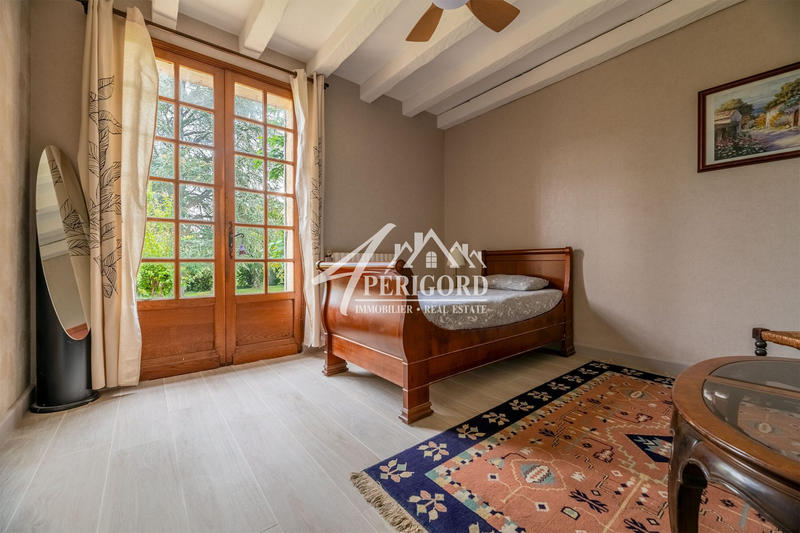 Maison traditionnelle - 227 m² - 10 pièces